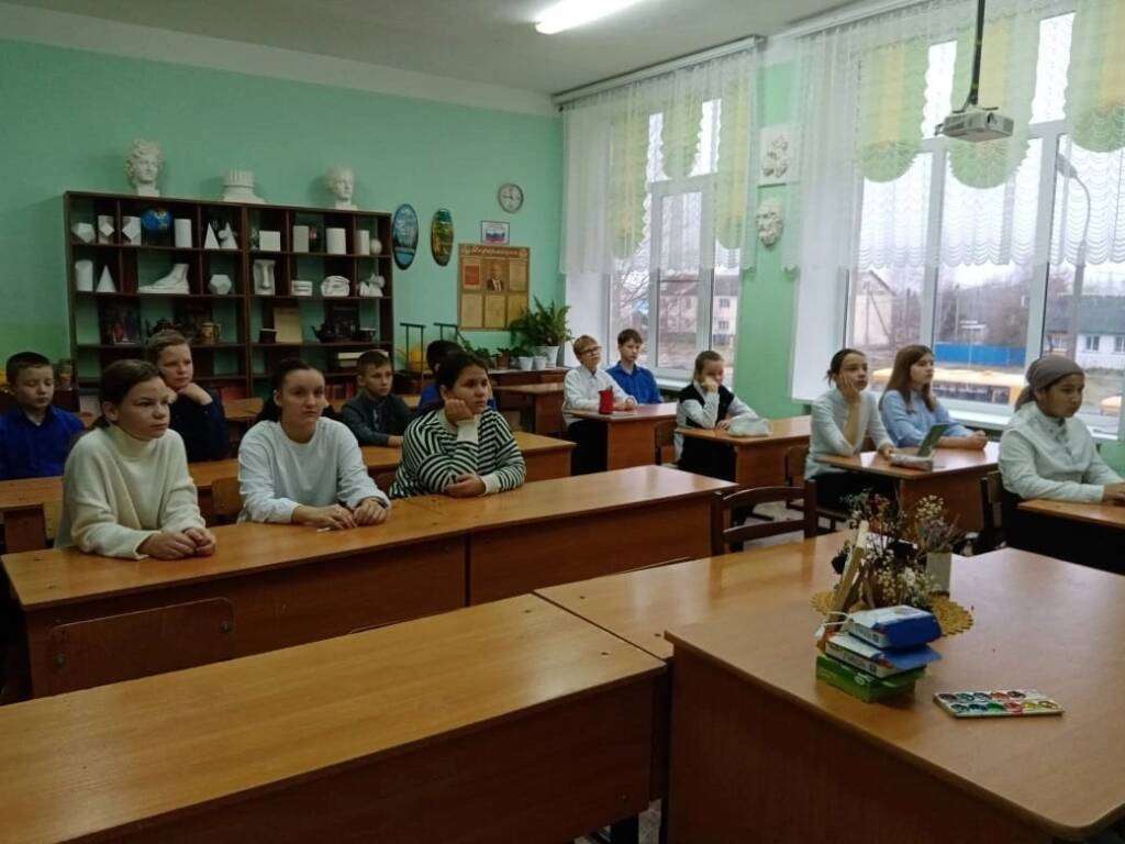 Благочинный Пителинского округа протоиерей Олег Трофимов встретился с учащимися Пителинской СОШ