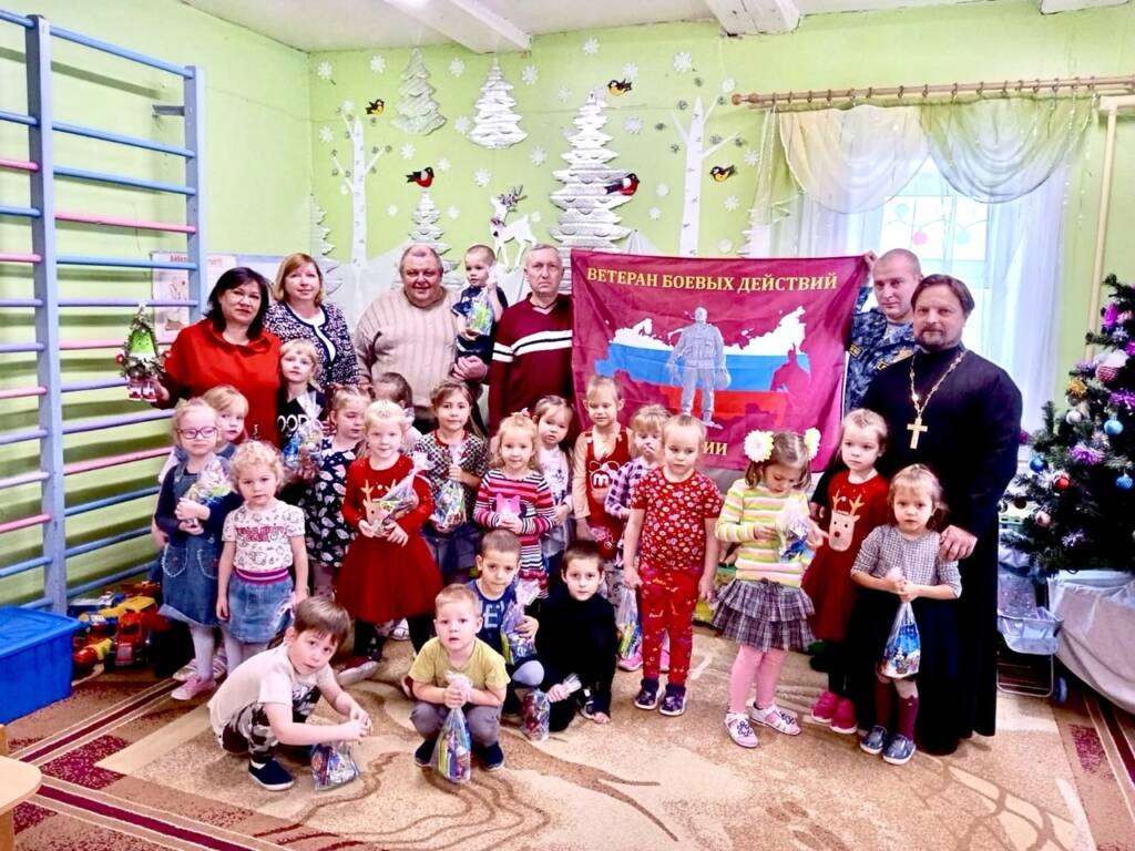 Представители МСПО «Небесный купол» поздравили малышей детского сада №2 р.п. Кадом с наступающим Новым годом