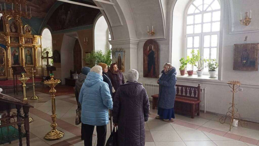 Подопечные Сасовского КЦСОН с экскурсией посетили Успенский храм с. Огарево-Почково Сасовского района
