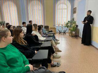 Руководитель молодёжного отдела Касимовской епархии иерей Николай Пронин встретился со студентами  Нефтегазового колледжа г. Касимова