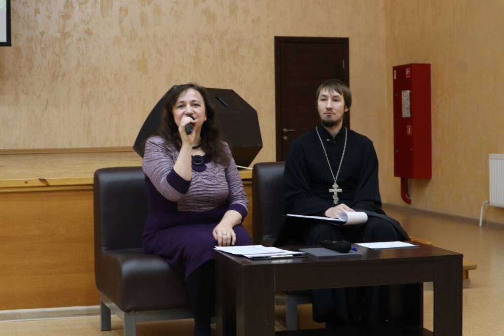В Центре культурного развития г. Касимова состоялась поэтическая встреча «Быть человеком», организованная Духовно-просветительским центром