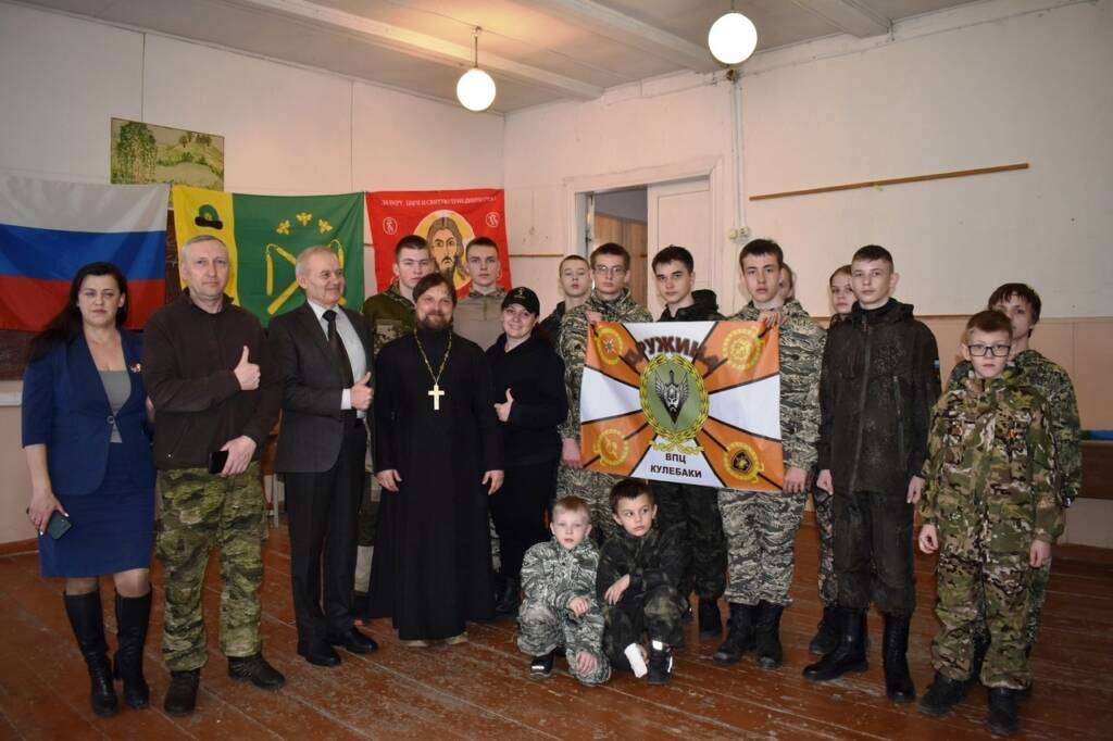 В Кадоме состоялось торжественное открытие межрегиональных военных сборов "Юный десантник"