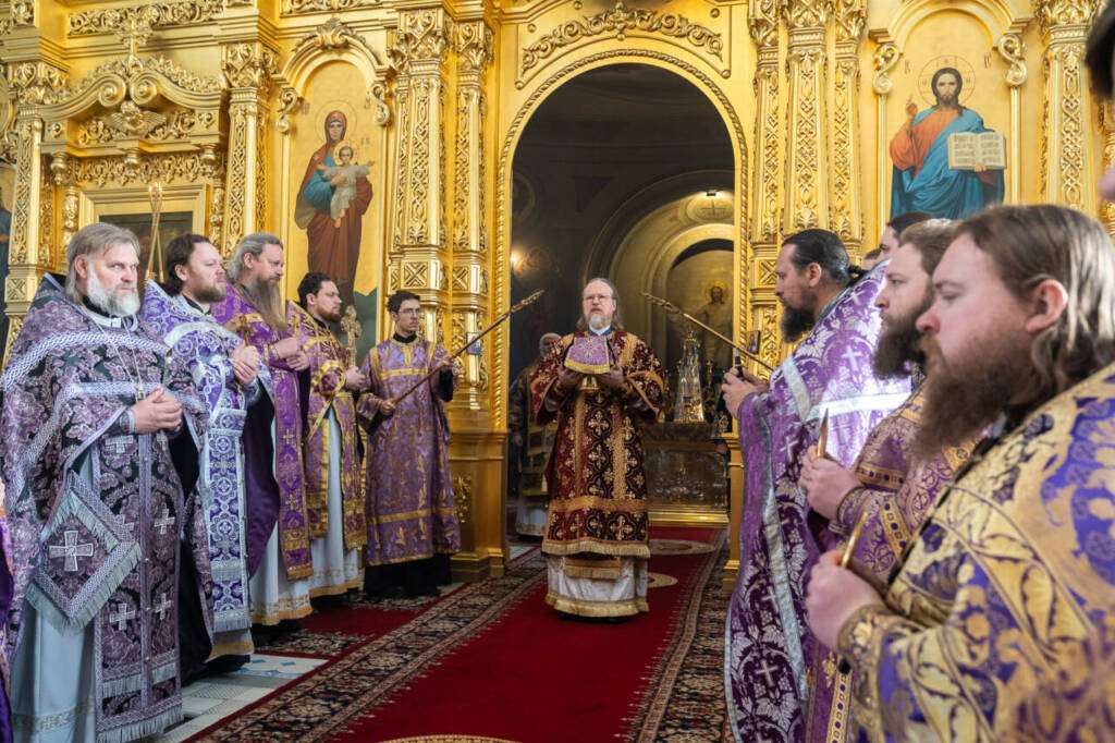 Преосвященный епископ Василий сослужил Главе Рязанской митрополии в кафедральном соборе Рождества Христова г. Рязани