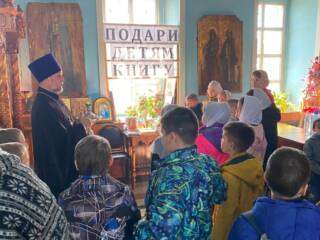 В рамках празднования «Дня православной книги» в Успенском храме р.п. Шилово прошла благотворительная акция «Подари книгу детям»